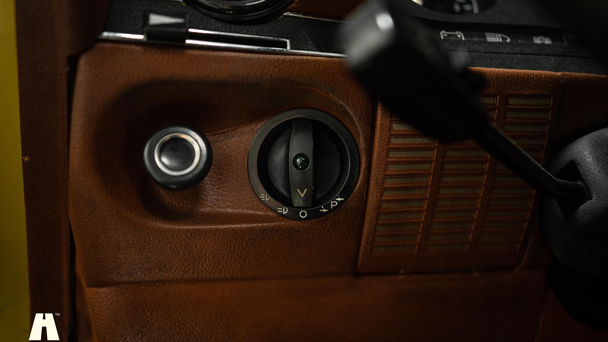 Interiörbild 1975 Mercedes SL 350