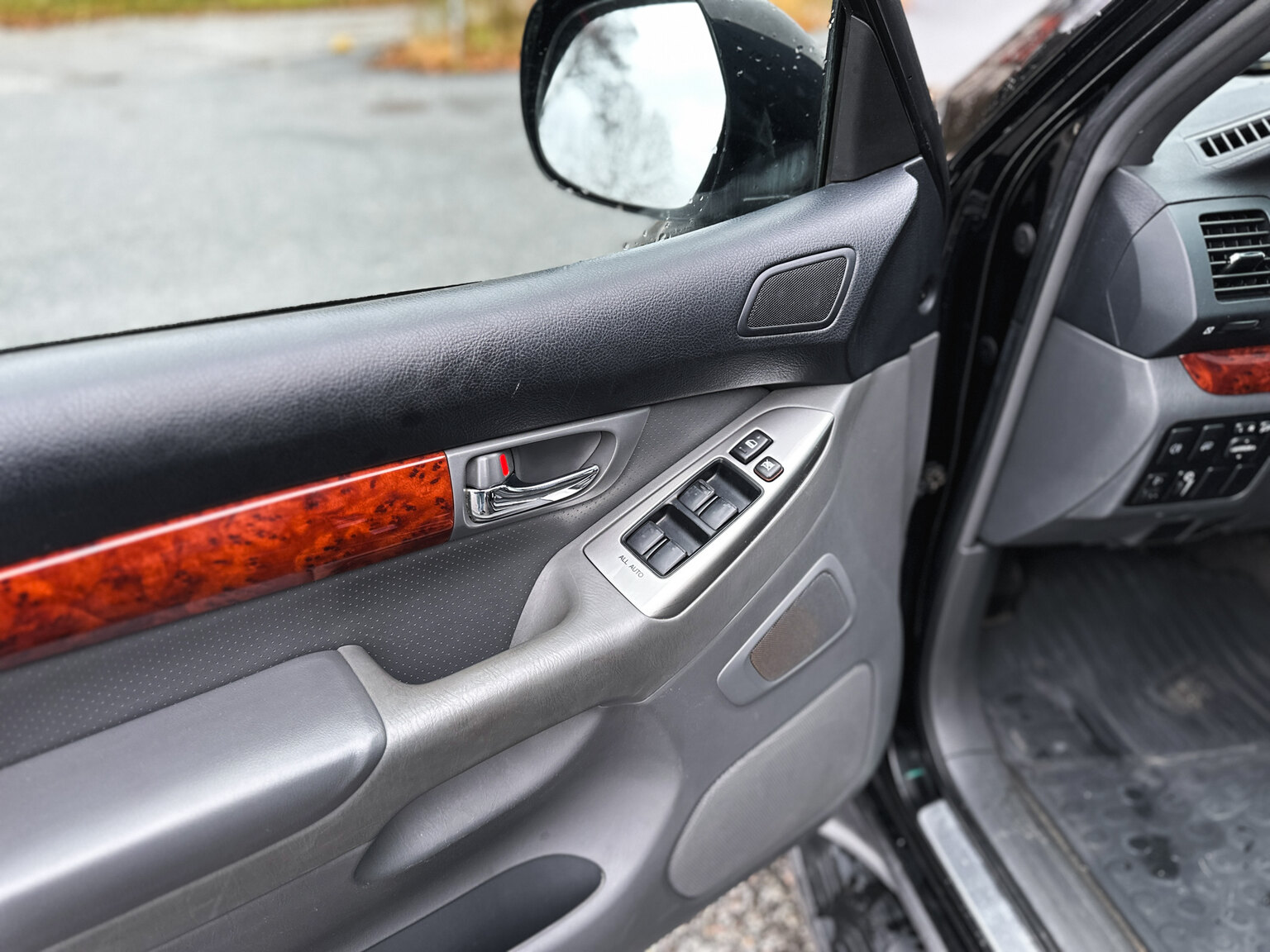 Interior image of 2004 Toyota Land Cruiser