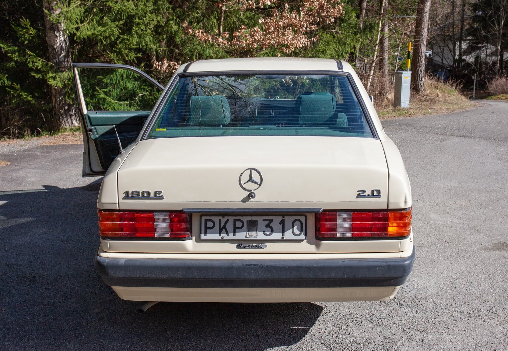Exteriörbild på 1993 Mercedes-Benz 190 E 2.0