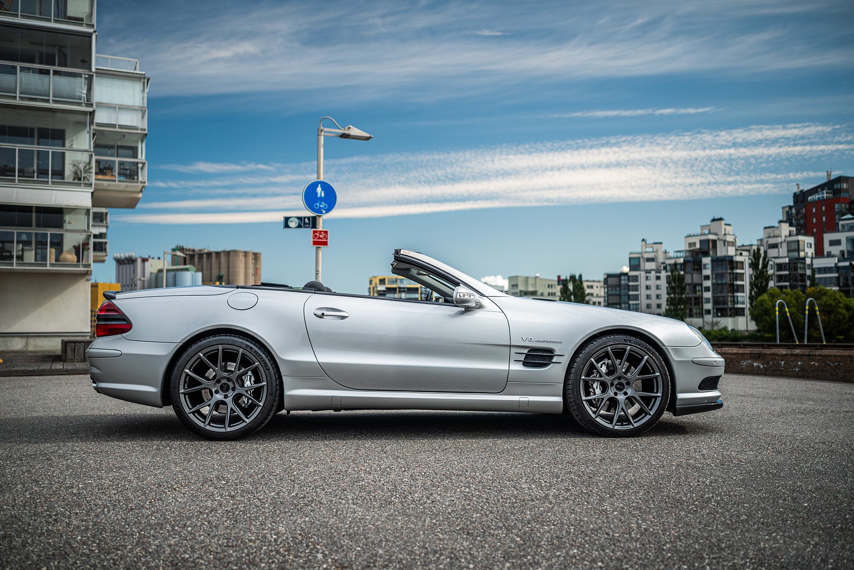 Exterior image of 2002 Mercedes SL 55 AMG