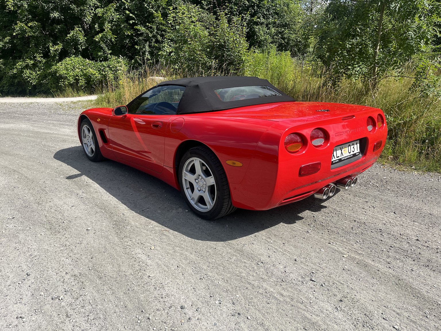 Exterior image of 2000 Chevrolet Corvette Cabriolet