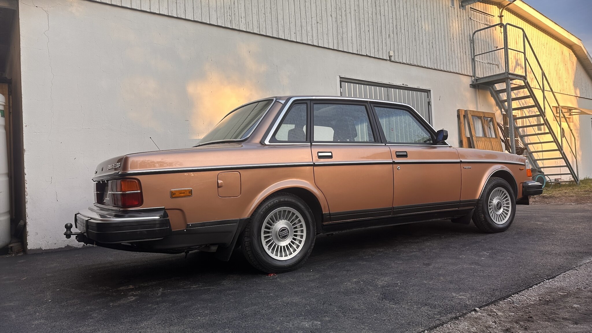 Exteriörbild på 1981 Volvo 244 GLE D6