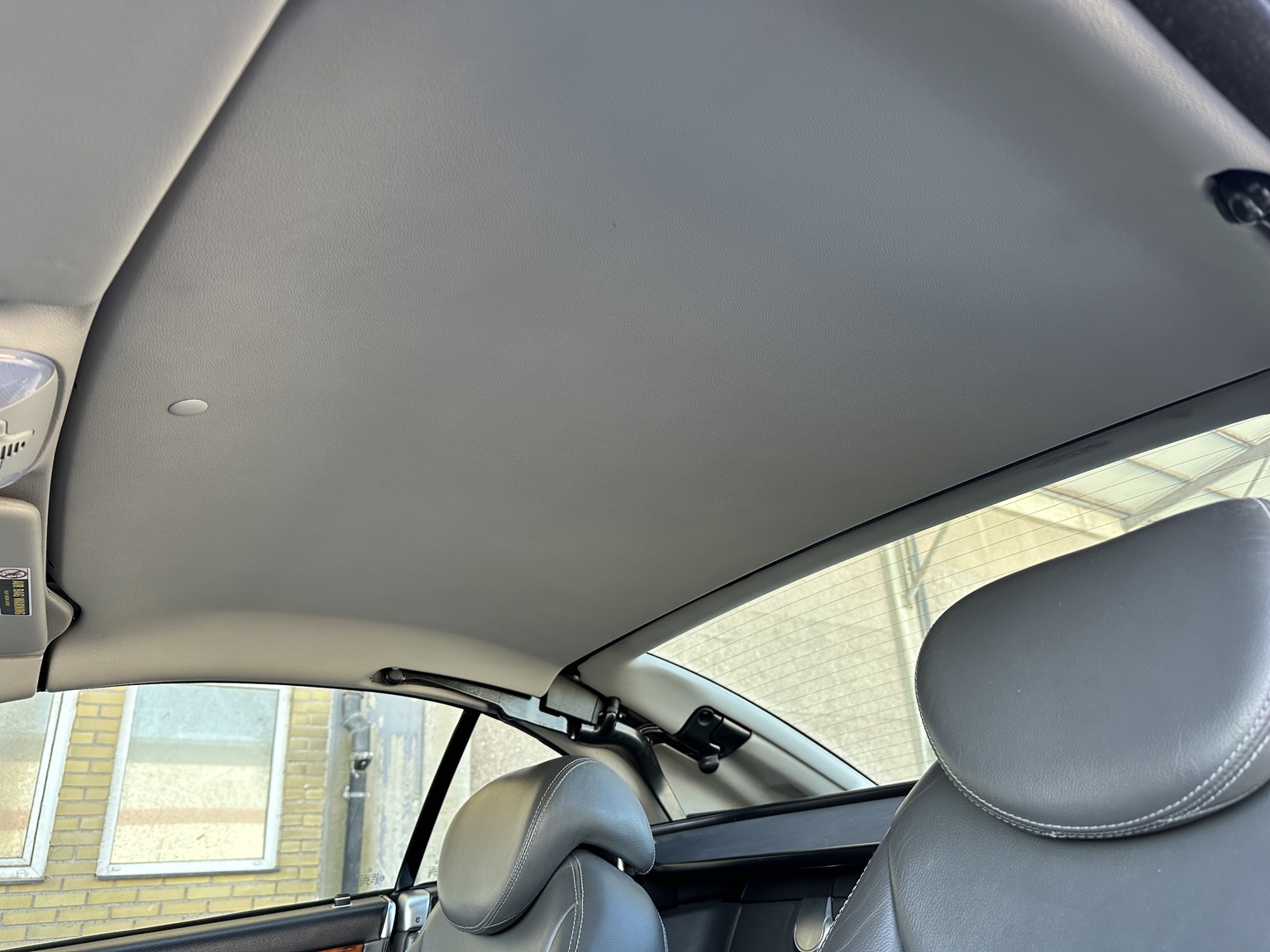 Innenraumfoto von 2002 Mercedes SL 500 (42)