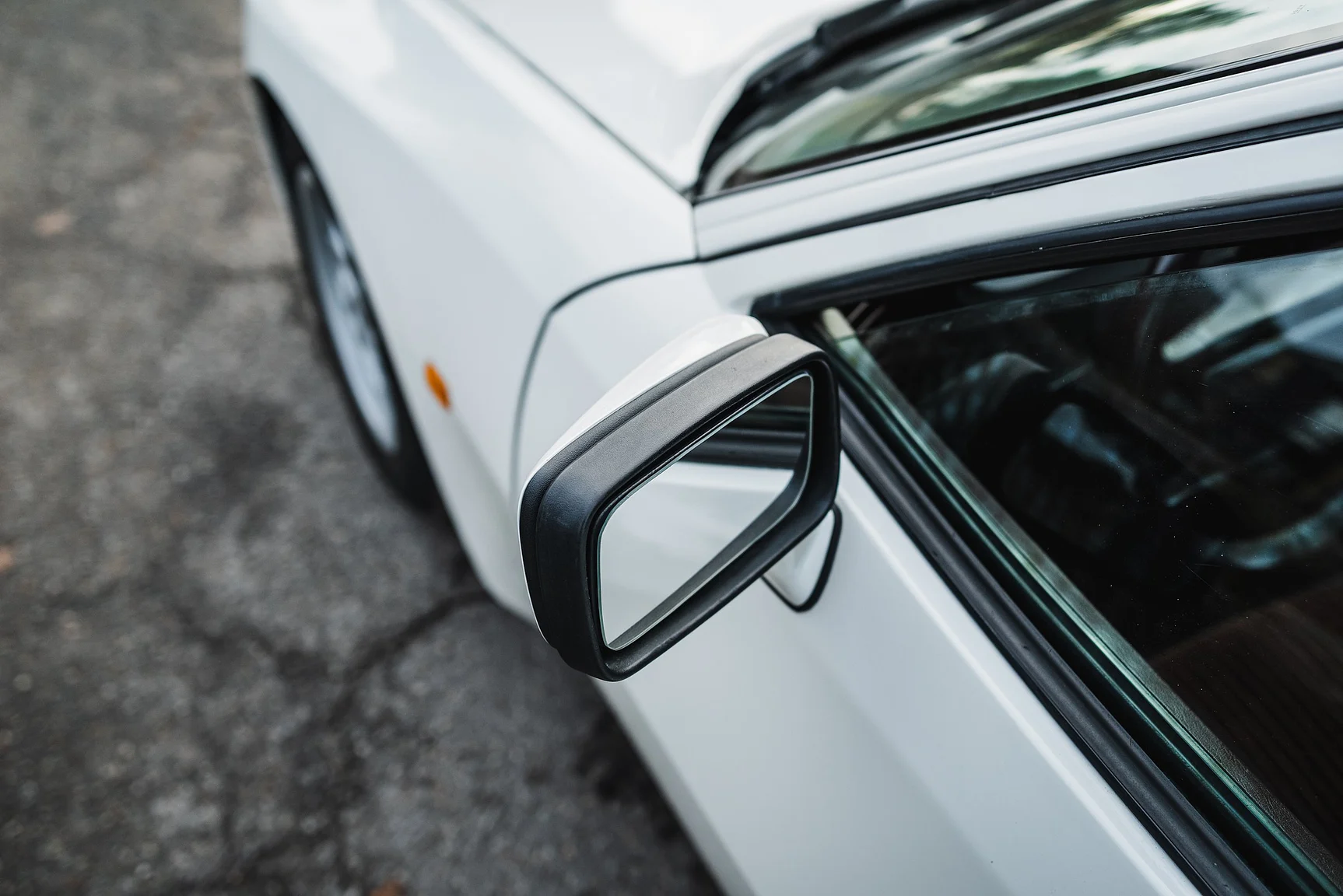 Exterior image of 1986 Porsche 944R (47)