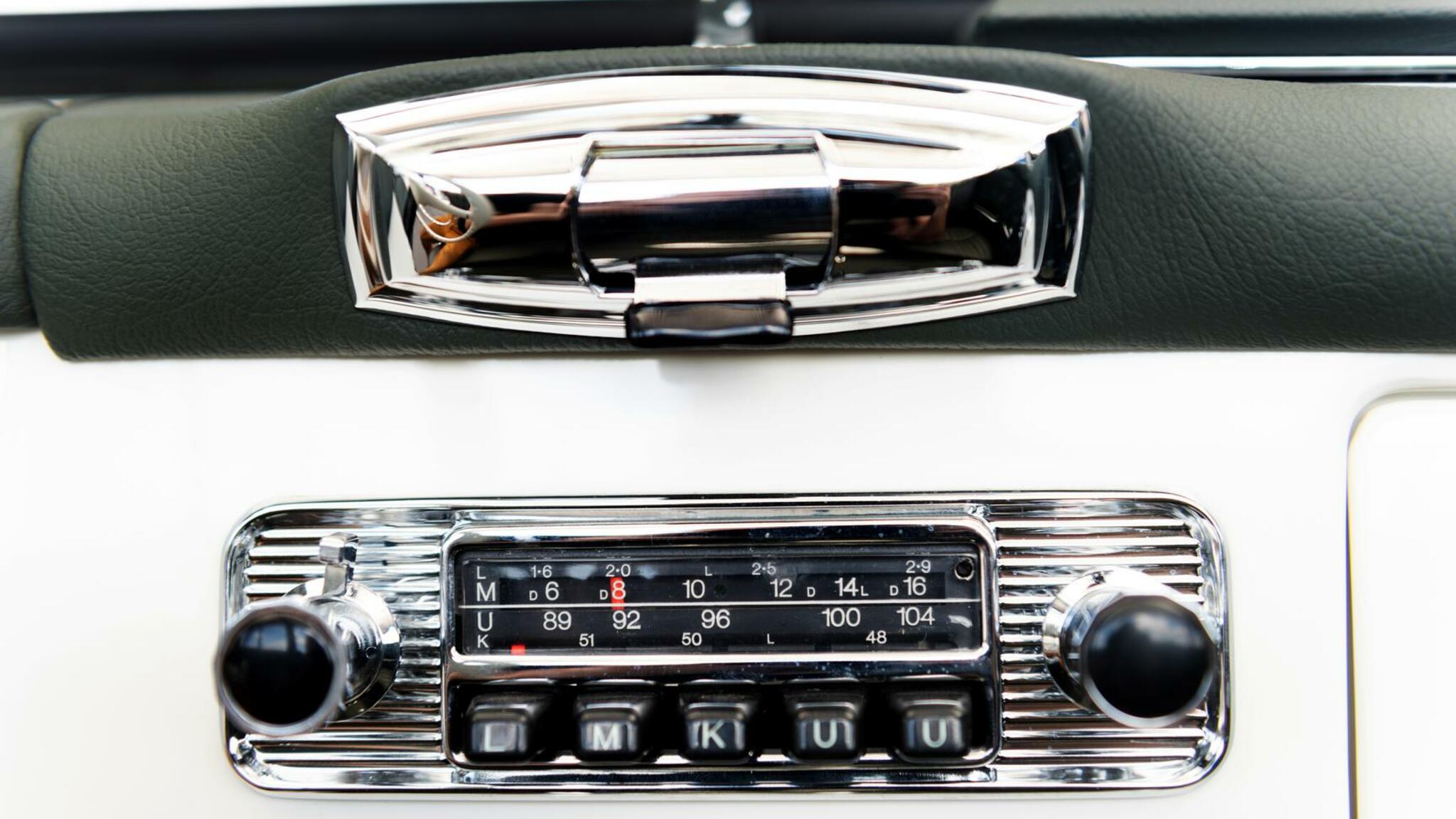 Innenraumfoto von 1956 Mercedes Benz 190 SL Roadster (40)