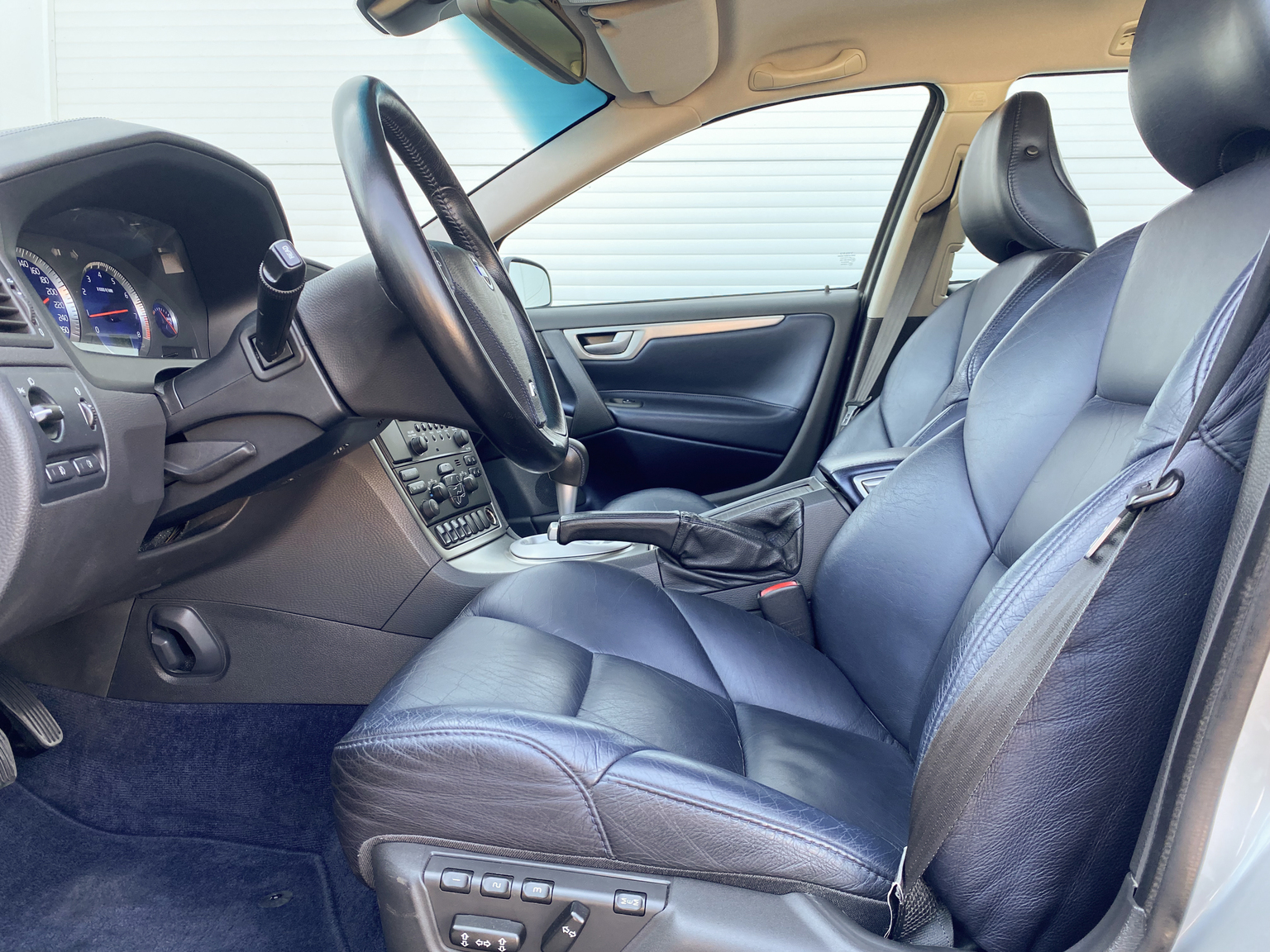 Interiörbild 2005 Volvo V70 R AWD (2)