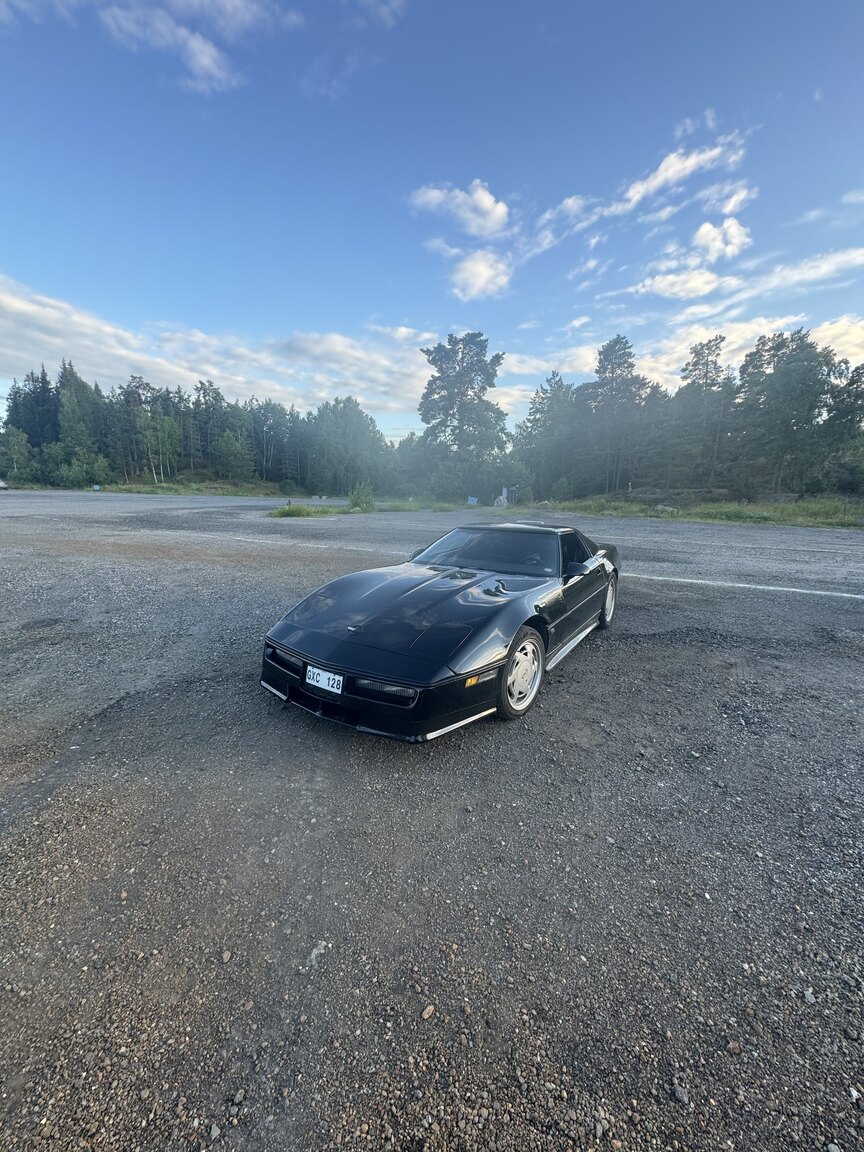 Exterior image of 1989 Chevrolet Corvette 