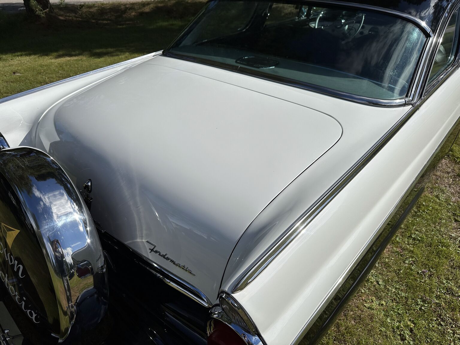 Exterior image of 1955 Ford Fairlane Crown Victoria