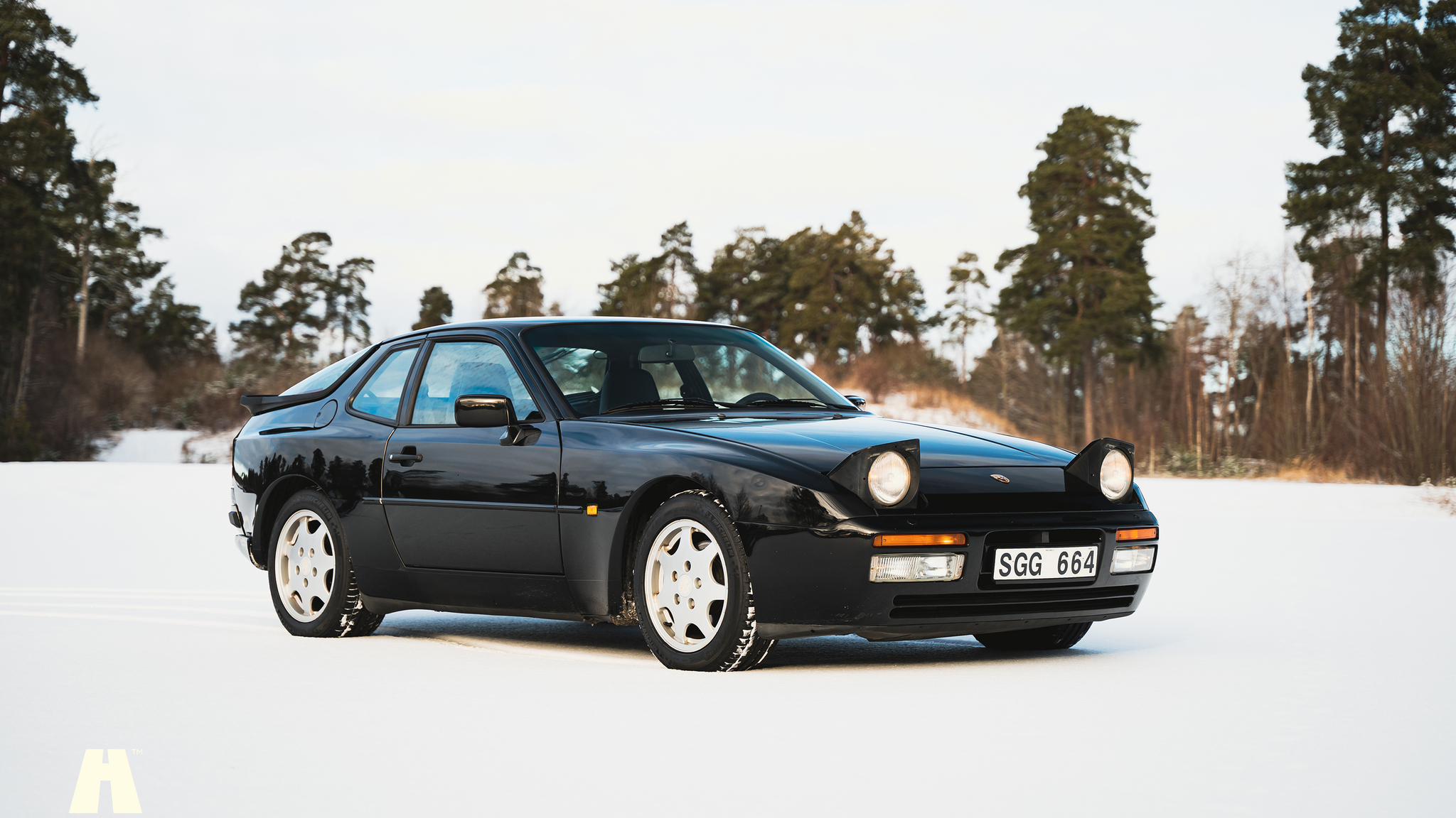 Exterior image of 1990 Porsche 944 S2 (11)