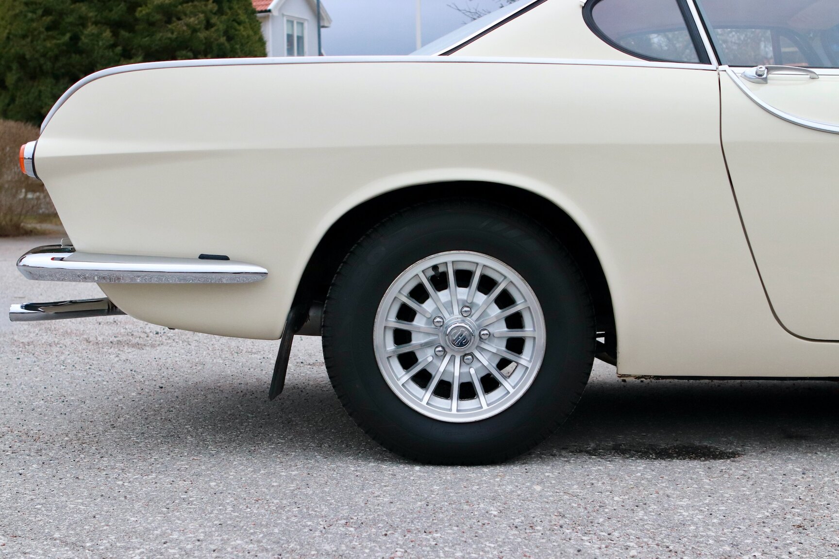 Exterior image of 1964 Volvo P 1800S