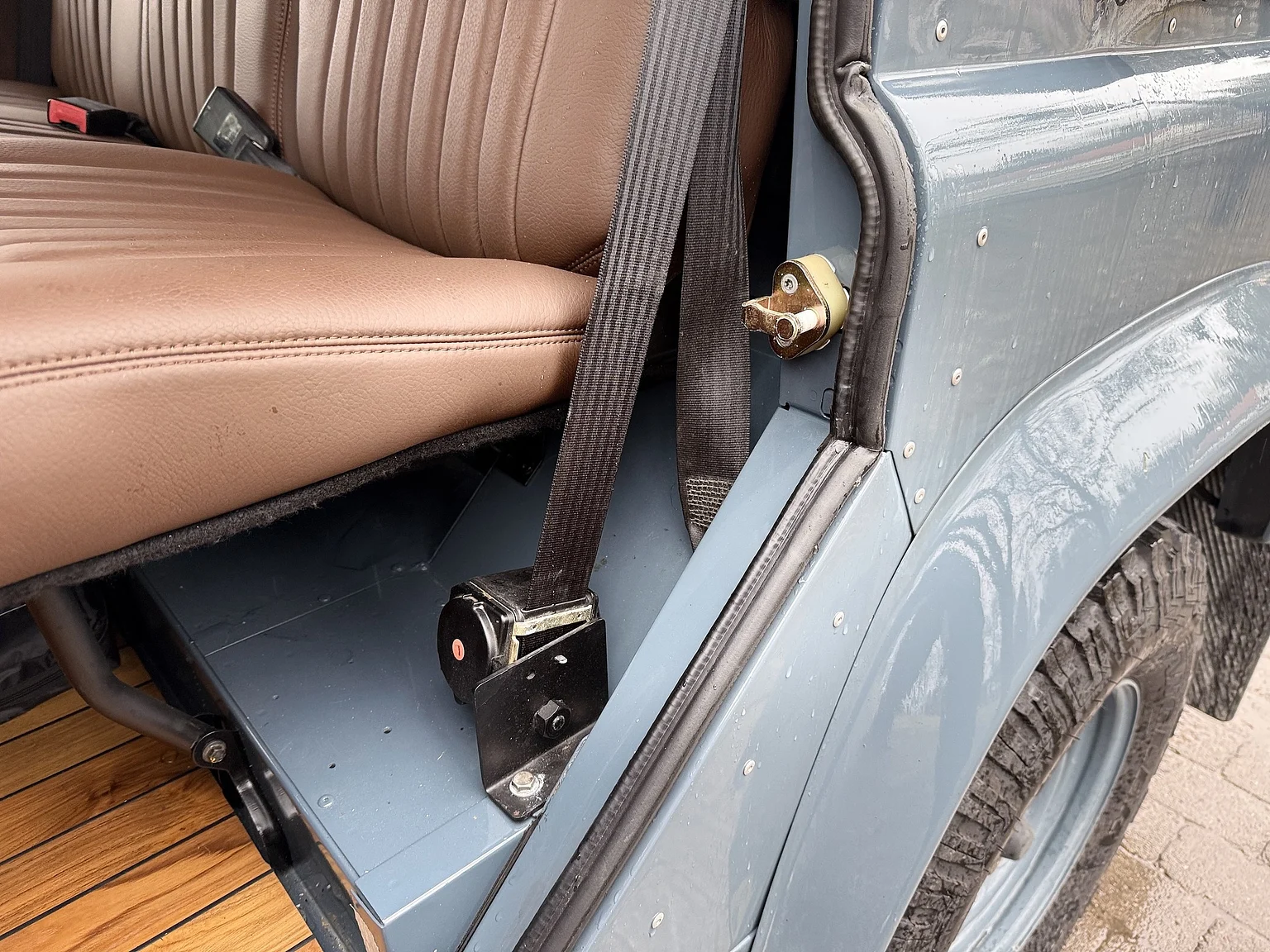 Innenraumfoto von 2000 Land Rover Defender 110 C (43)