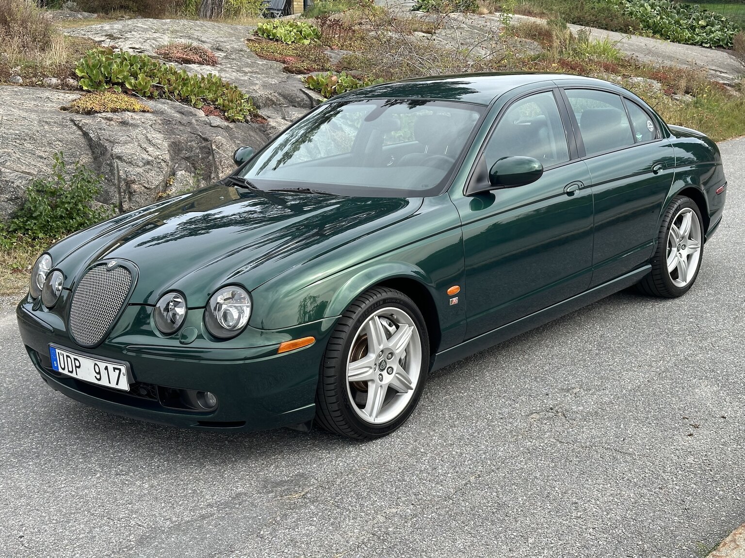 Exterior image of 2003 Jaguar S-Type R