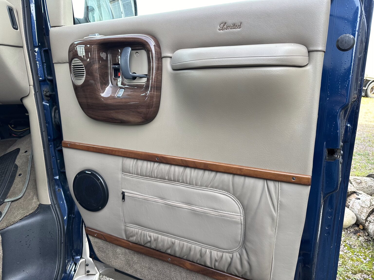 Interiörbild 2000 GMC Savana G1500 Conversion Van