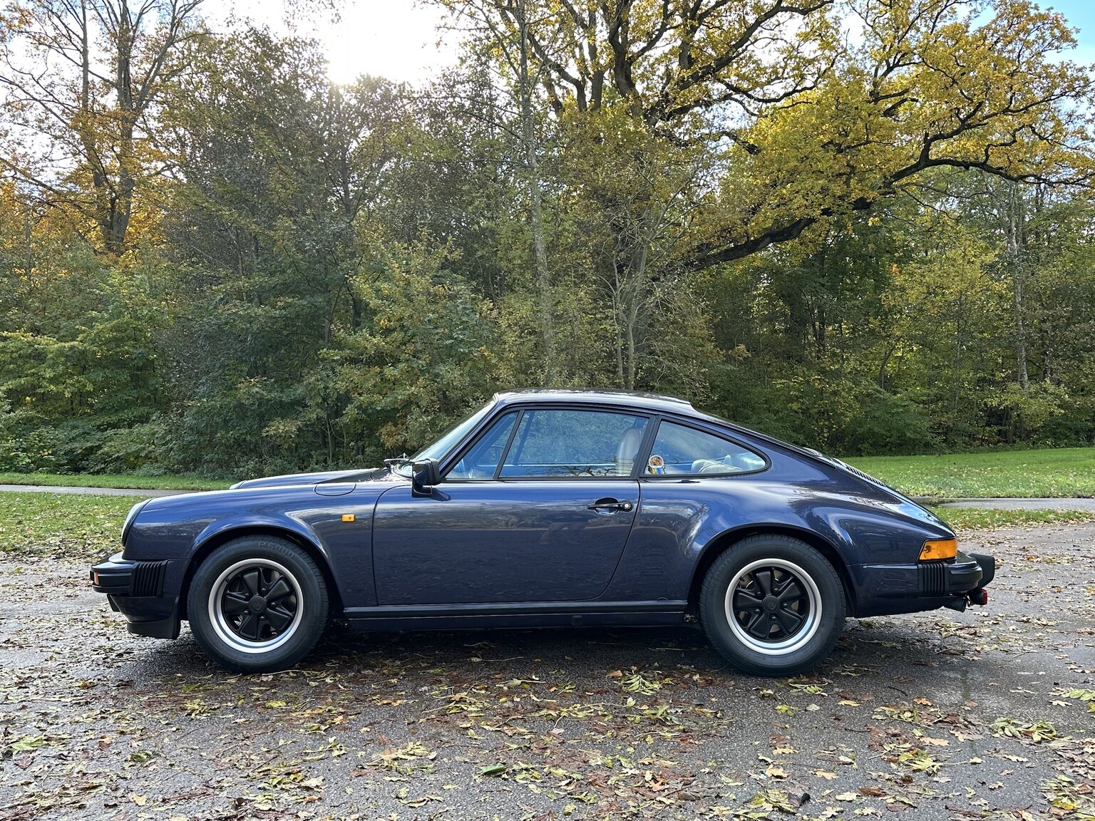 Exterior image of 1986 Porsche 911 Carrera 3.2