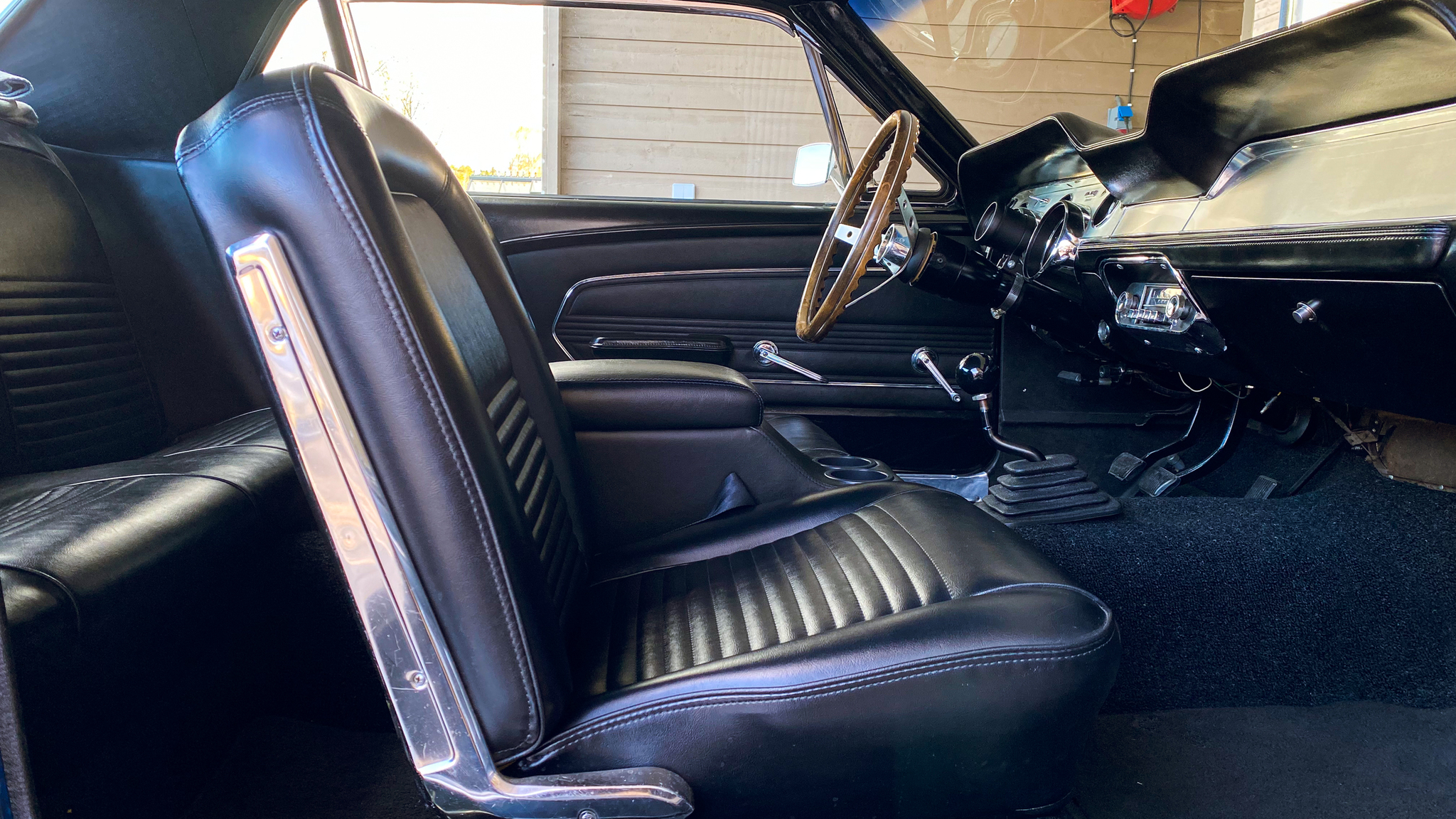 Innenraumfoto von 1967 Ford Mustang 305ci HT (21)