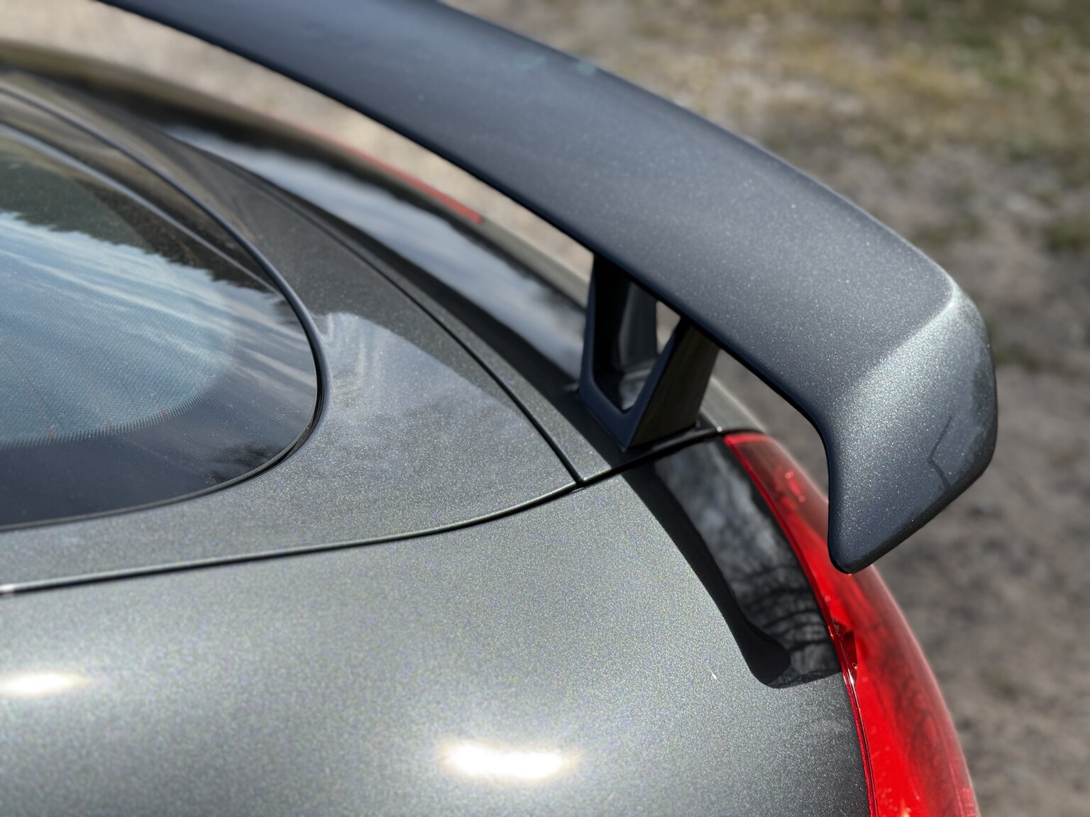 Exteriörbild på 2011 Audi TT RS Coupé