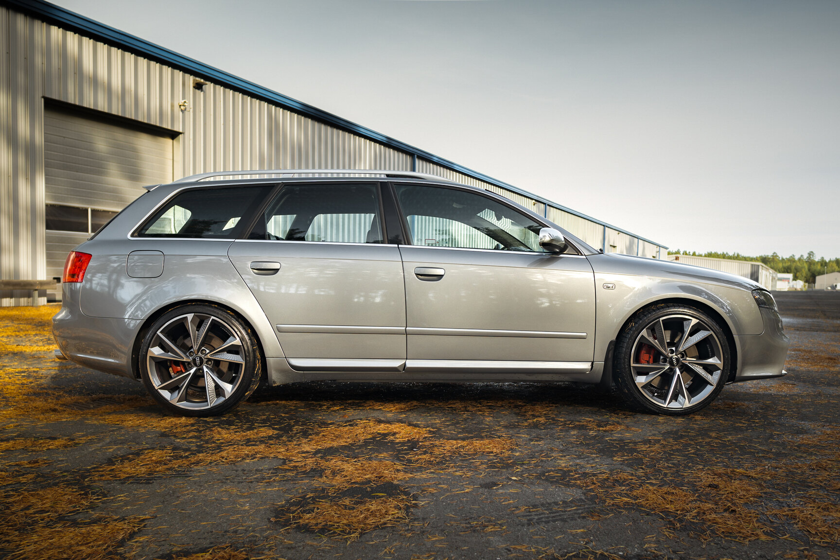 Exterior image of 2005 Audi S4 Avant (5)