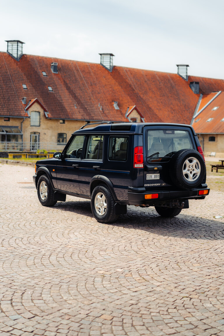 Exterior image of 1999 Landrover Discovery II V8