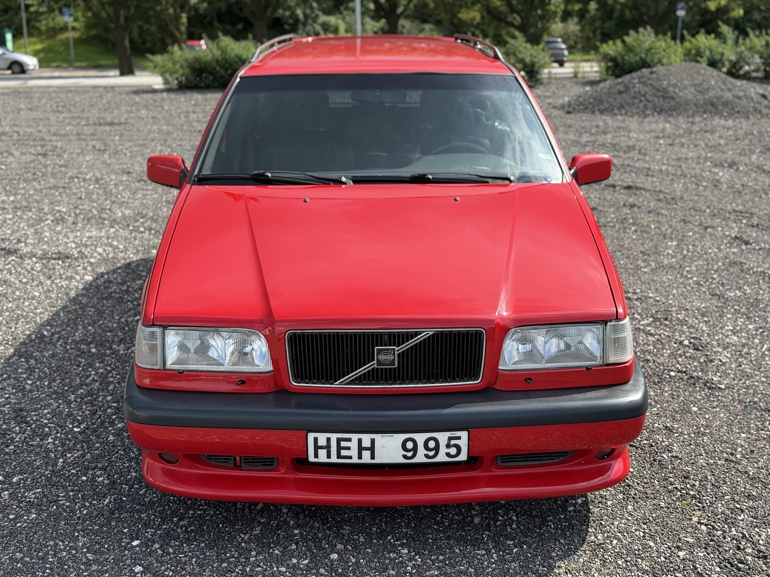 Exterior image of 1996 Volvo 850 R "T-Röd"