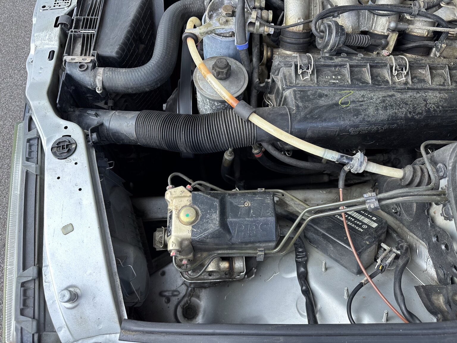 Image of 1992 Mercedes-Benz 250D mechanics