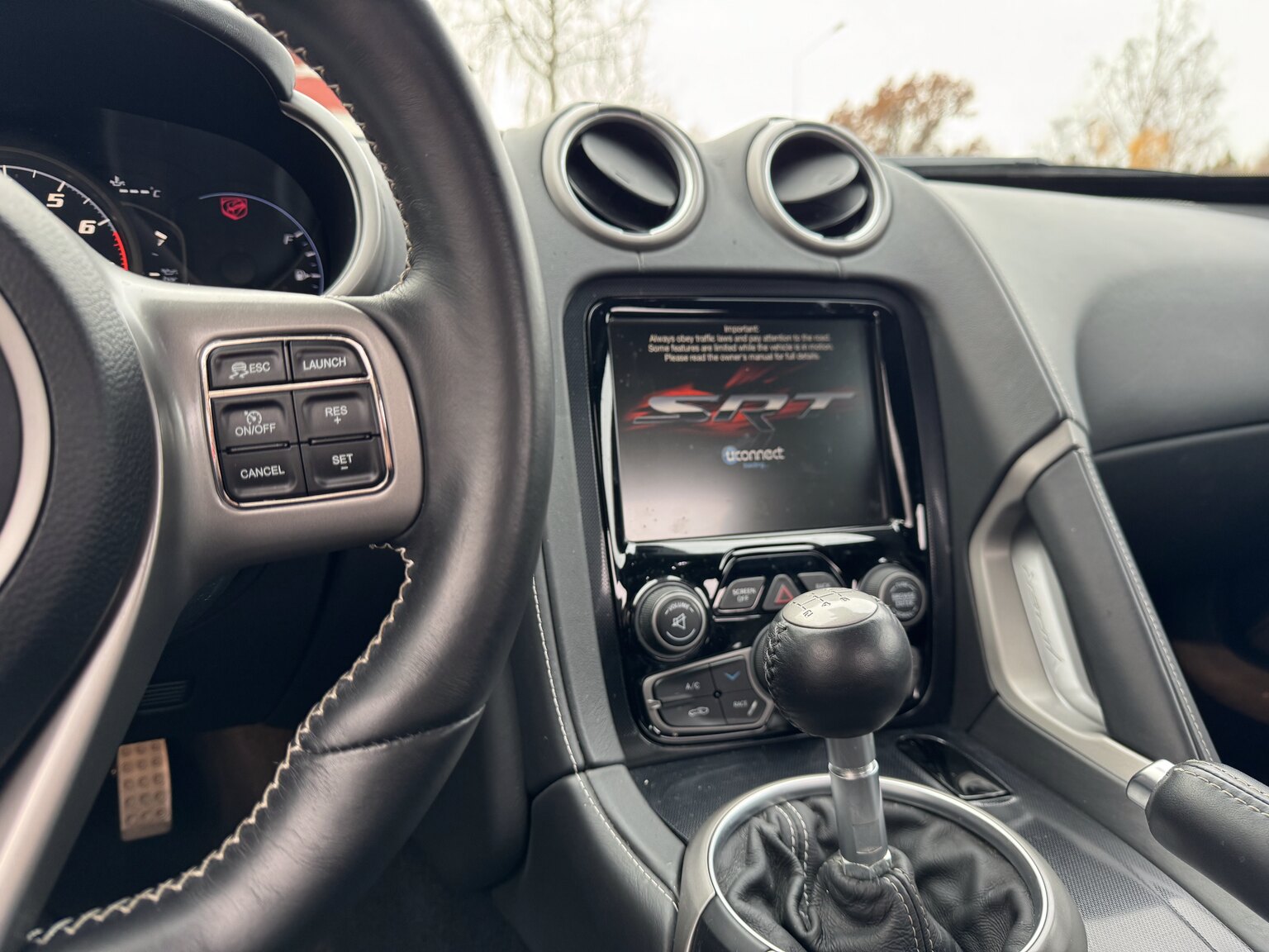 Interior image of 2014 Dodge Viper GTS (24)