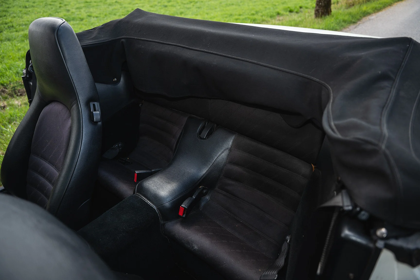 Interior image of 1990 Porsche 944 S2 Cabriolet  (31)