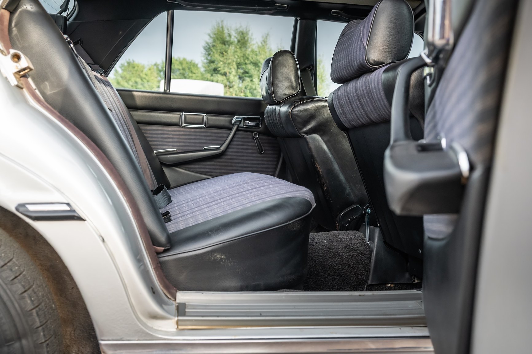 Interior image of 1975 Mercedes-Benz 280 SE 