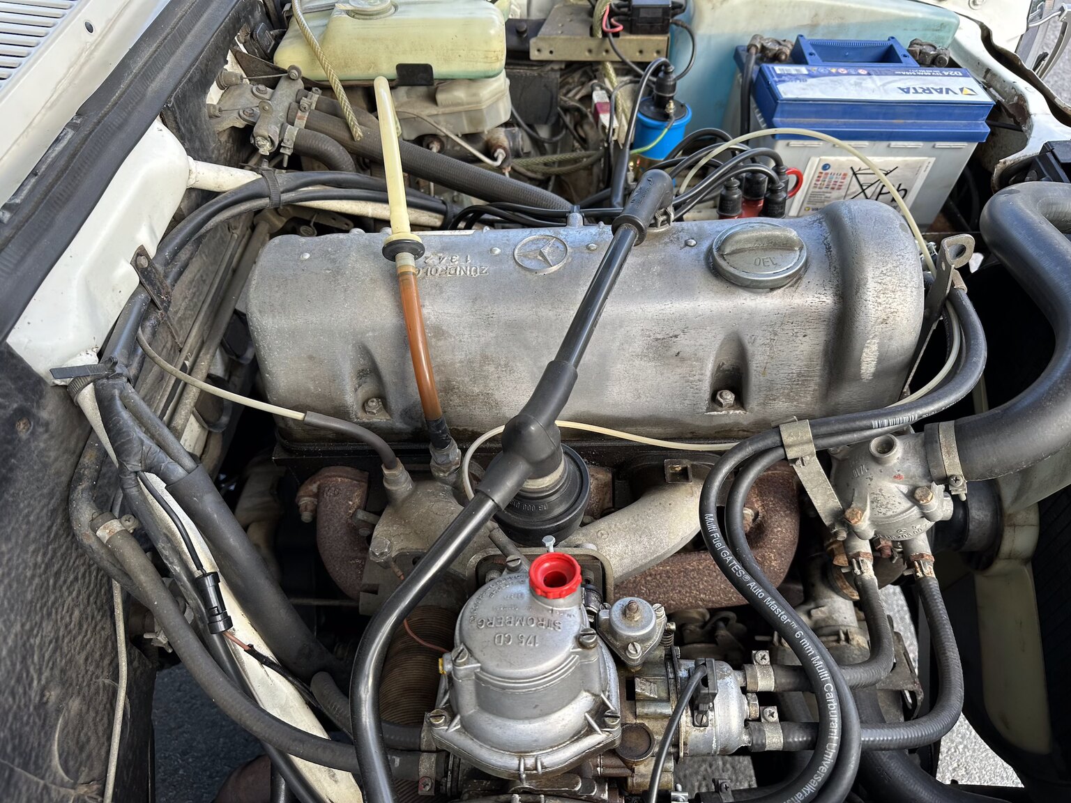 1975 Mercedes Benz 200, Mekanik