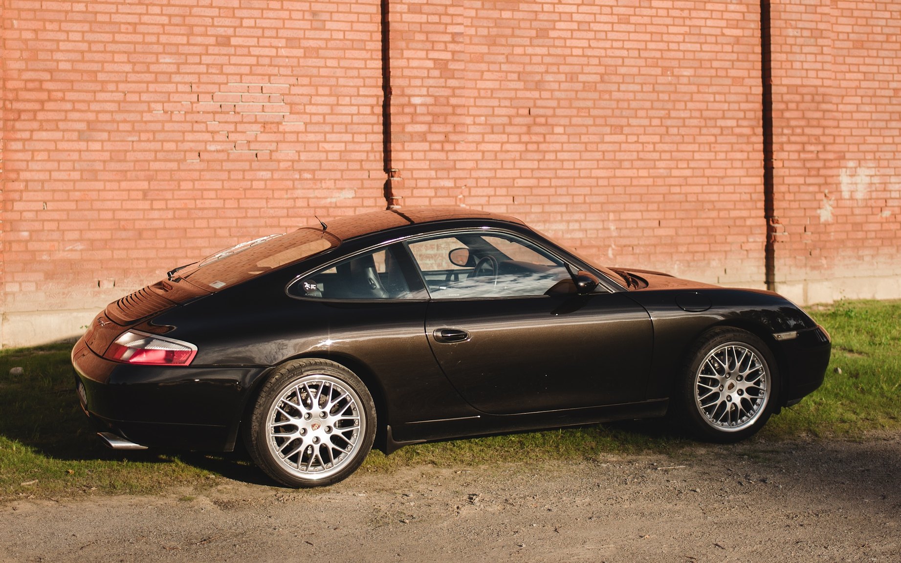 Exterior image of 1998 Porsche 996 Carrera 