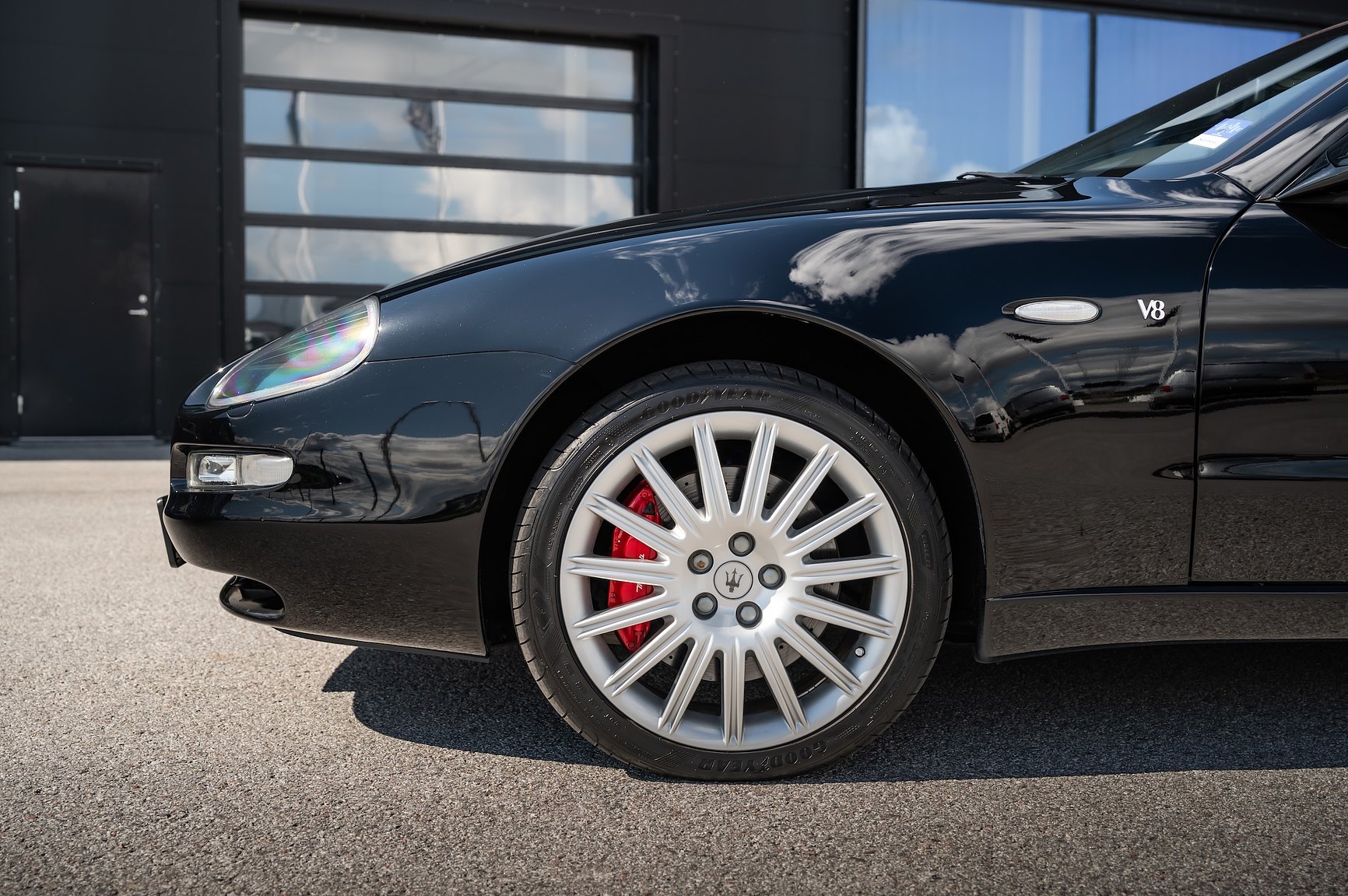 Exterior image of 2004 Maserati Coupé 4.2 V8 Cambiocorsa