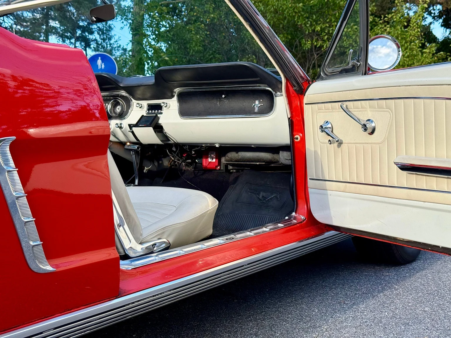 Interiörbild 1965 Ford Mustang Cabriolet (34)