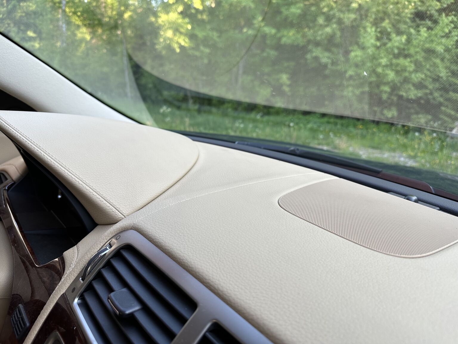 Interior image of 2007 Jaguar XKR (36)