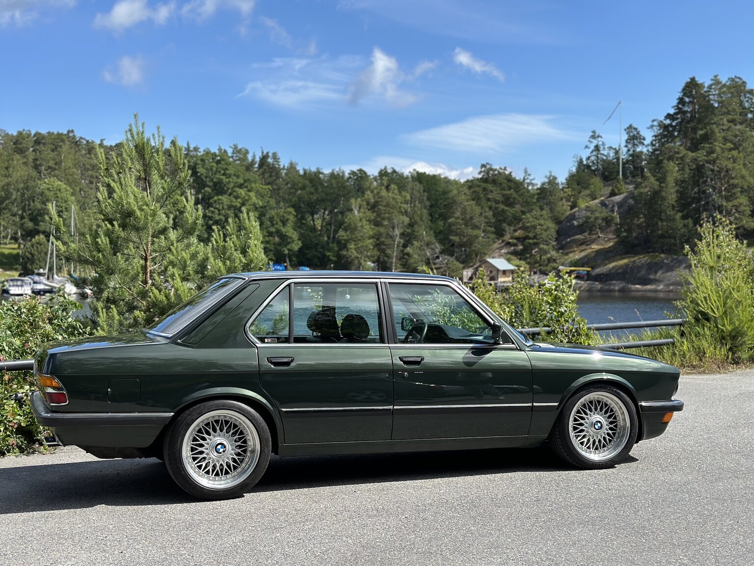 Exterior image of 1985 BMW 525E