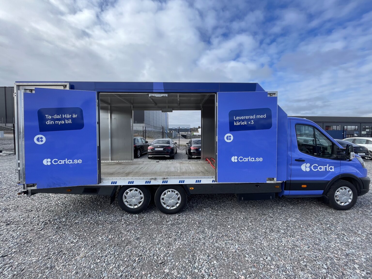 Exteriörbild på 2022 Ford Transit fordonstransport