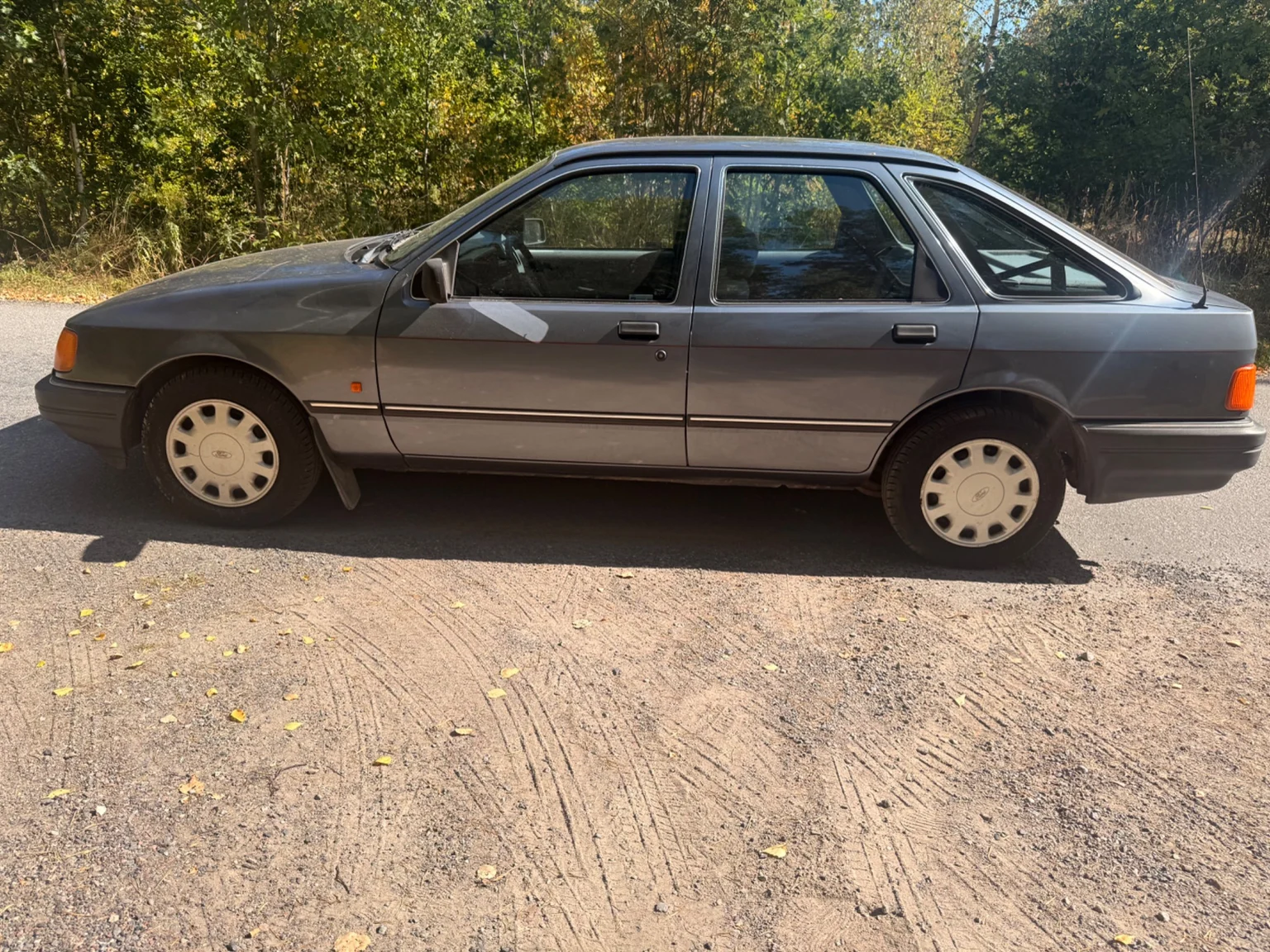 Exterior image of 1988 Ford Sierra 5-dörrar (8)