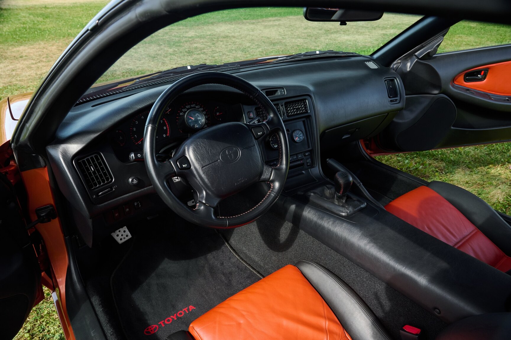 Innenraumfoto von 1999 Toyota MR2 2.0 Turbo
