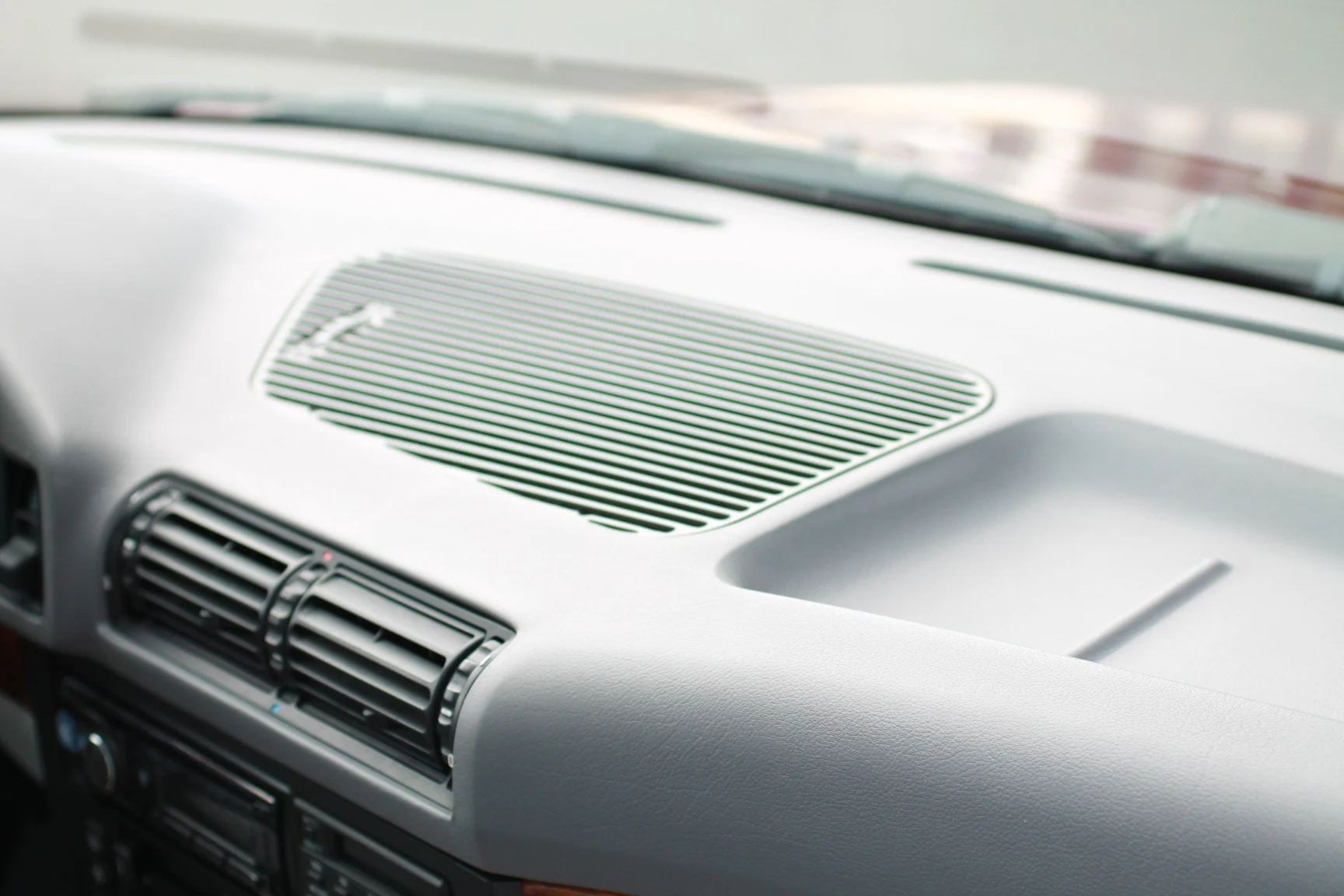 Innenraumfoto von 1993 BMW 540i Sedan (44)