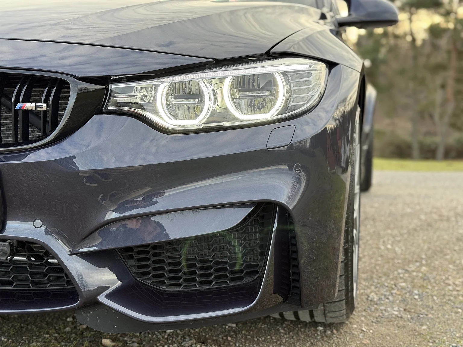 Exteriörbild på 2017 BMW M3 Competition 30 Jahre (43)