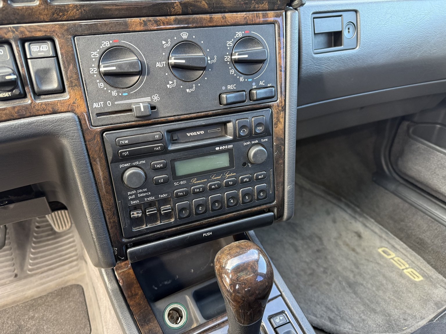 Interior image of 1995 VOLVO 855 T5R T-5R