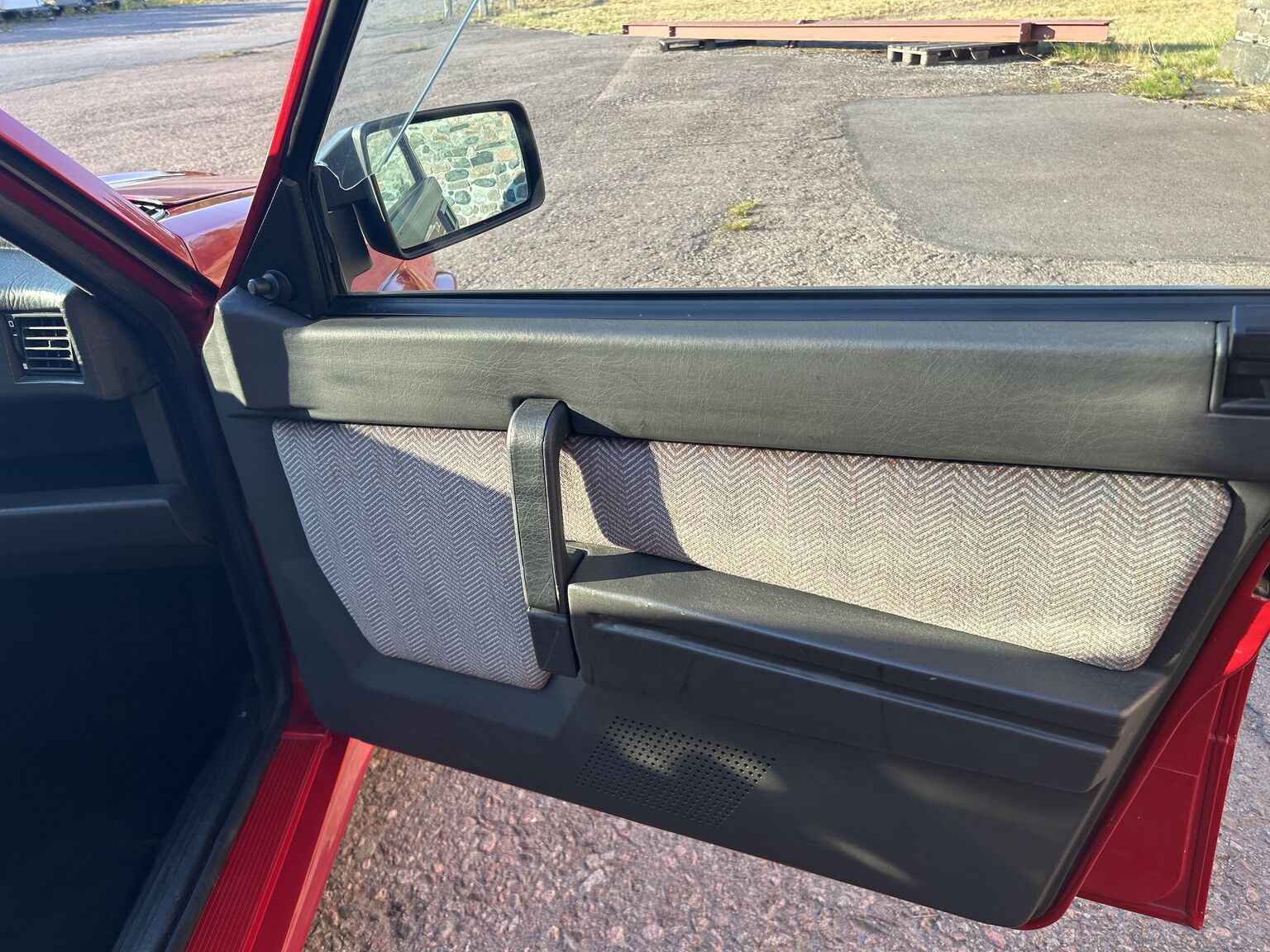 Innenraumfoto von 1988 Alfa Romeo 75 (8)