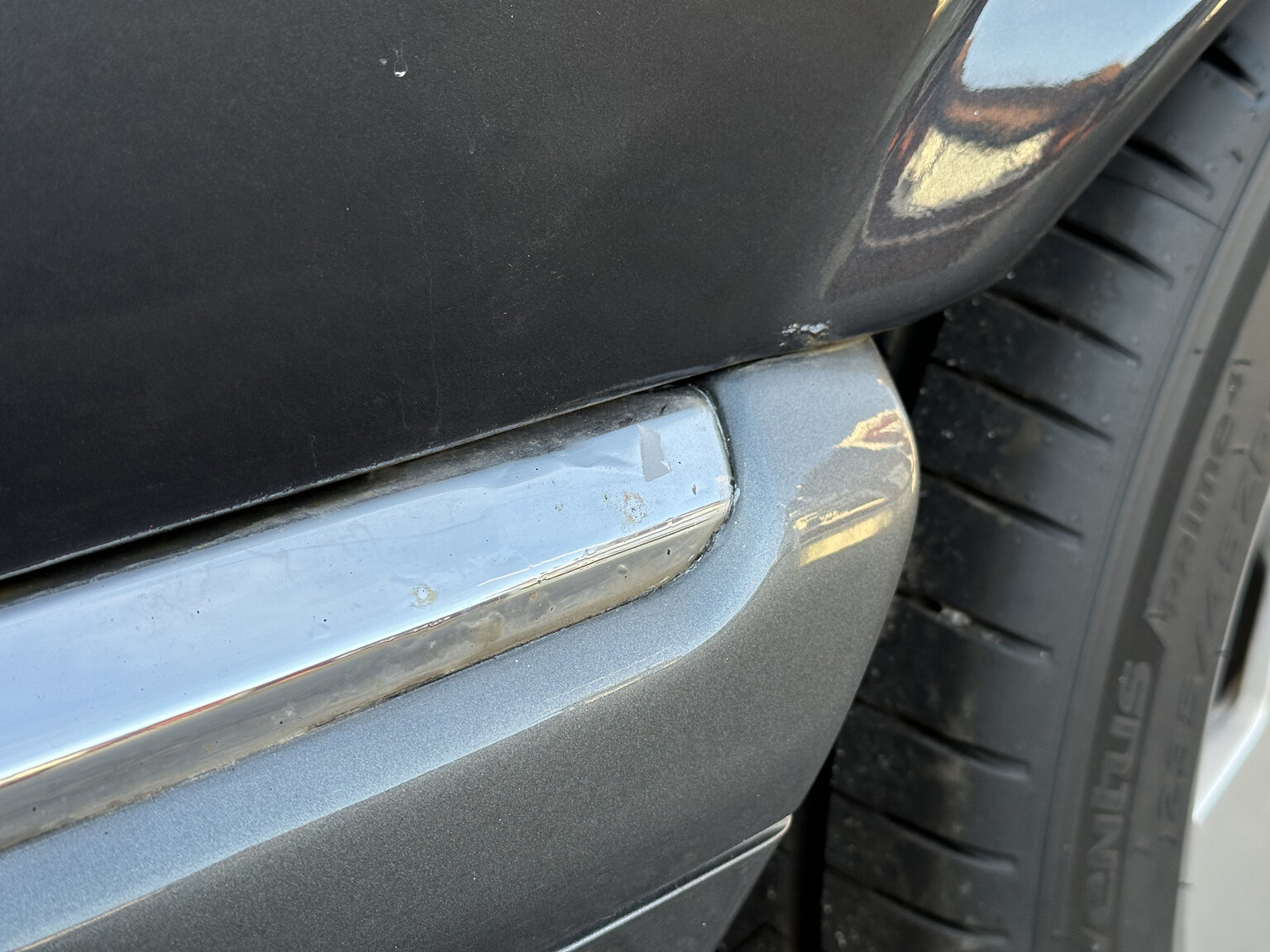 Exteriörbild på 1988 Mercedes 560 SEC