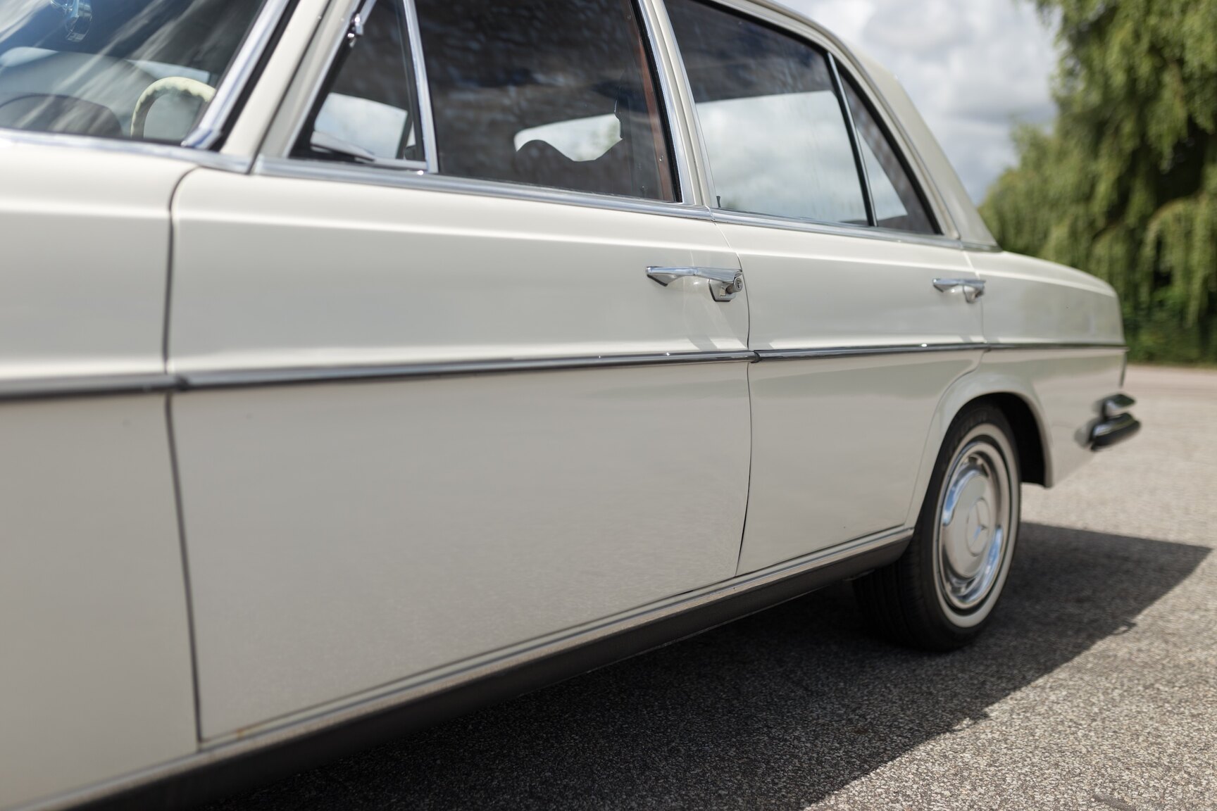 Exterior image of 1966  Mercedes-Benz 250 