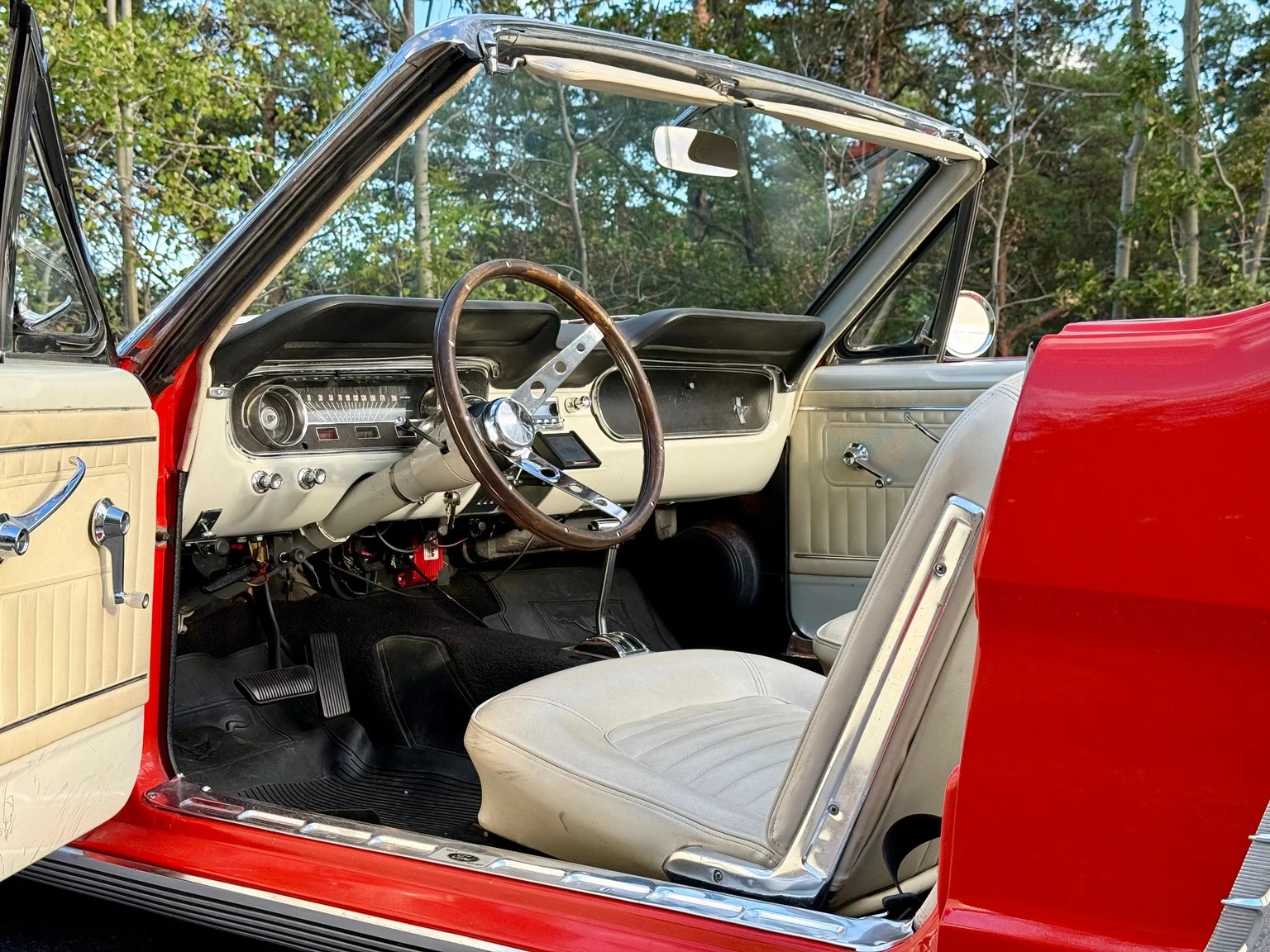 Interiörbild 1965 Ford Mustang Cabriolet (8)