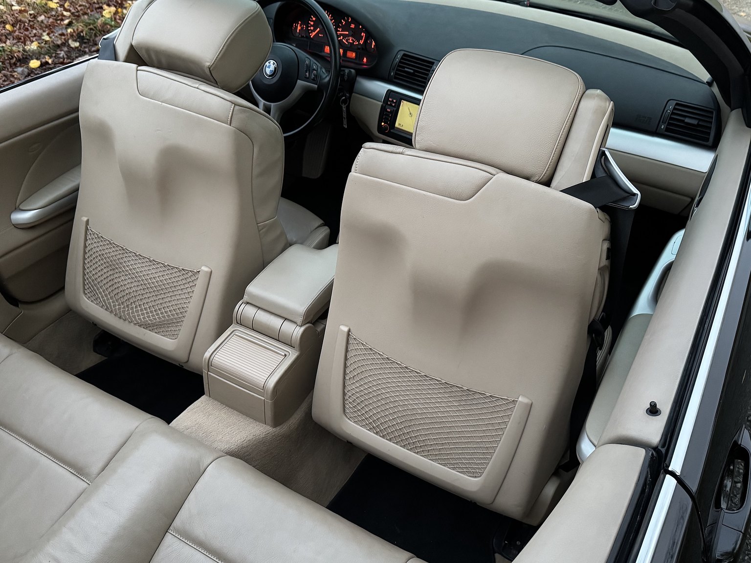 Interior image of 2001 BMW 325IA CAB (52)