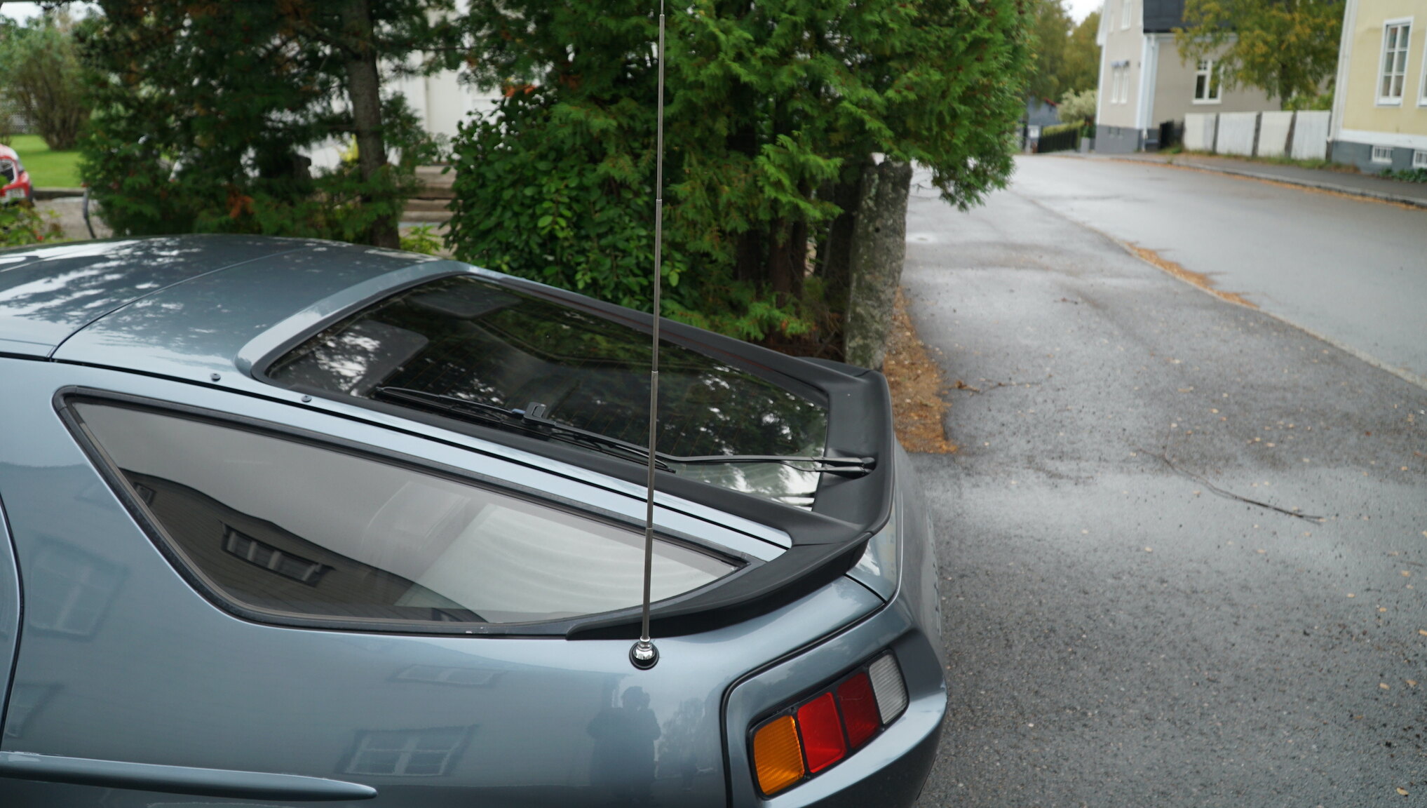 Exterior image of 1983 Porsche 928S (63)