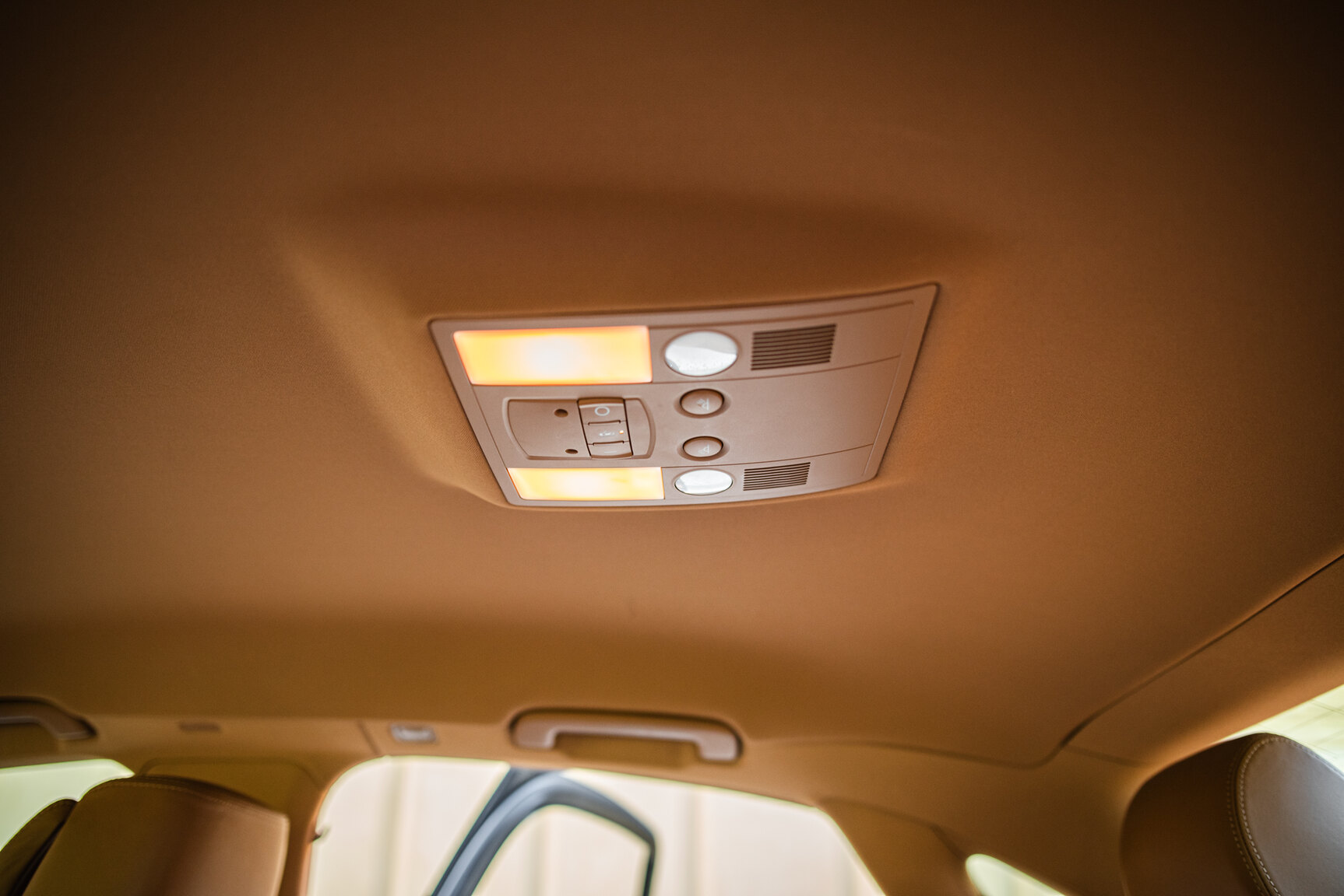 Interior image of 2009 Audi S8 5.2 V10 FSI Quattro