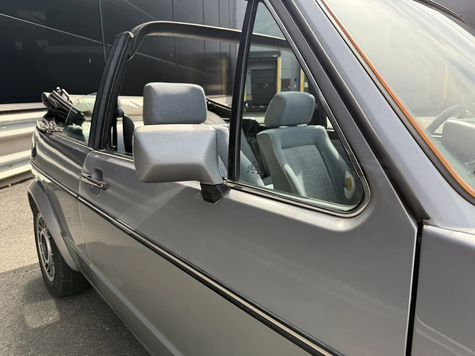 Exterior image of 1987 VW Golf Cabriolet (51)