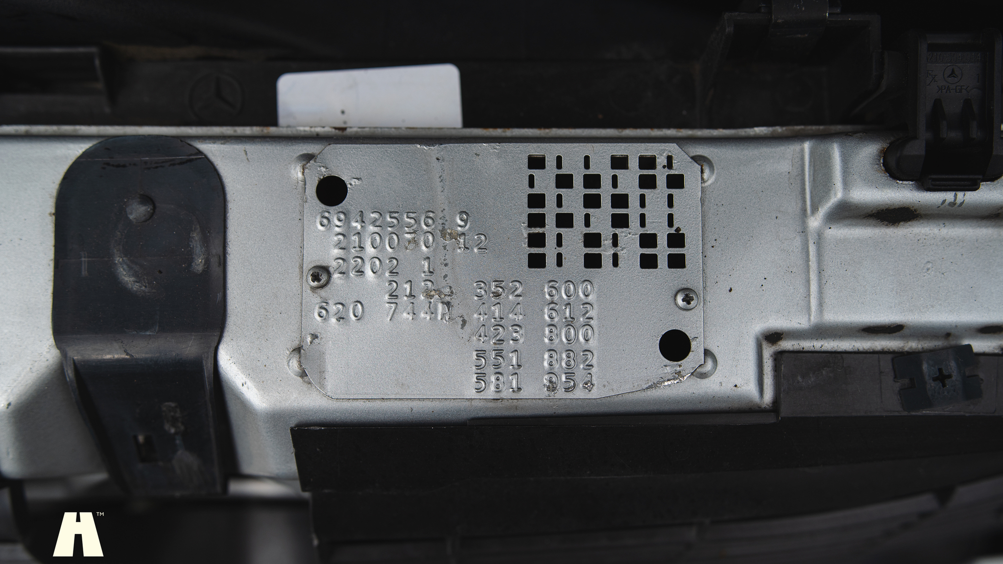 Image of 2000 Mercedes E430 mechanics
