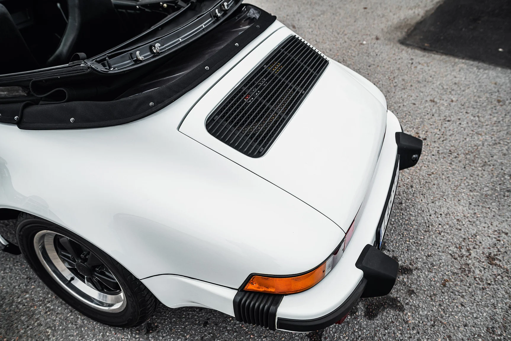 Exterior image of 1983 Porsche 911 SC (20)