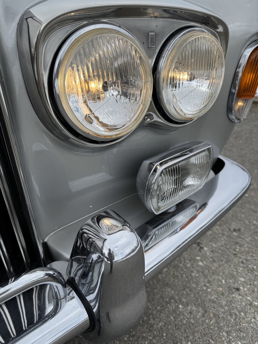 Exterior image of 1976 Rolls-Royce Silver Shadow